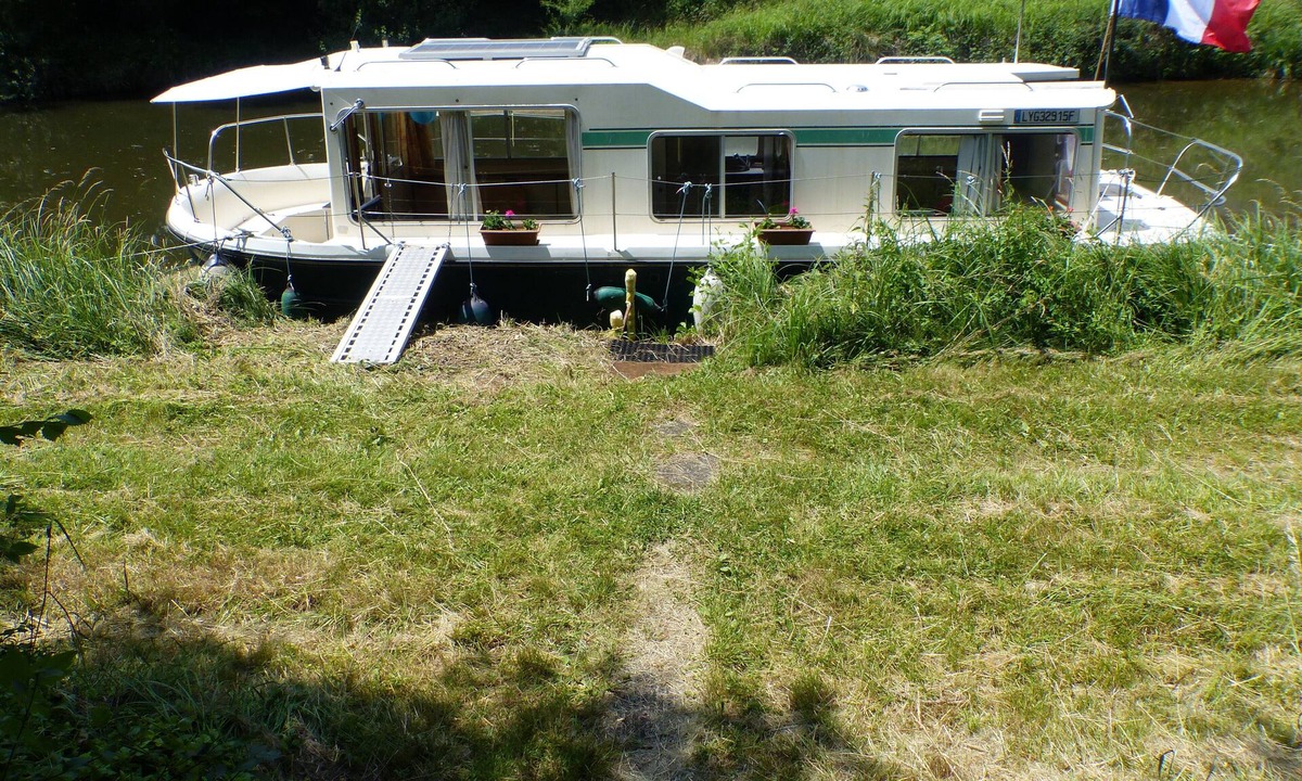 Luneau Boat Rental | Calm overnight aboard the JAVA boat, 30 minutes from PAL, disconnection guaranteed!