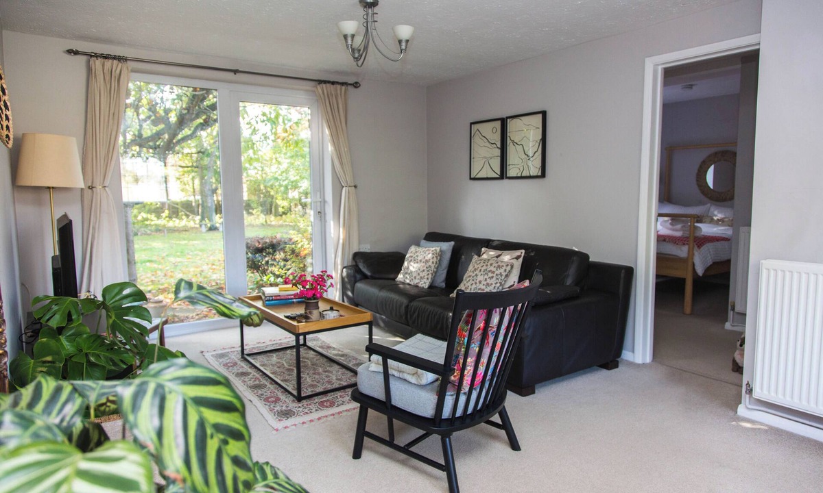 Willesborough House | Calm Private Apartment in Ashford – Ideal to Work, Rest & Explore