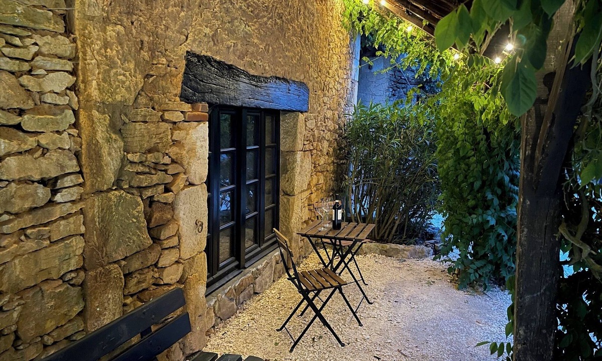 Cuzorn House | Calm, relaxing Gite in refurbished French Barn with exclusive use of great pool