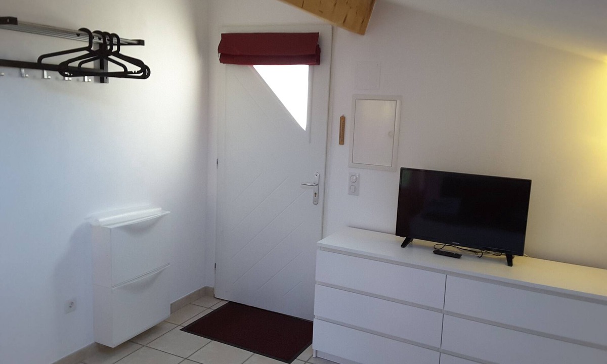 Montauban Apartment | CALM STUDIO IN A GREEN SETTING