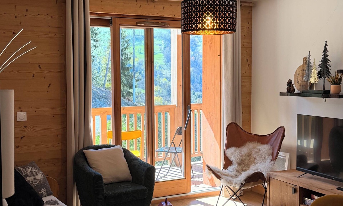 Valmorel Apartment | Calm, sunshine, hiking and mountain biking at the foot of the apartment