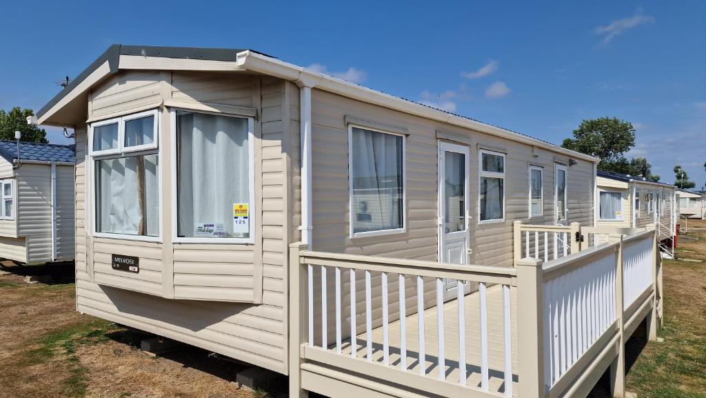 Dymchurch Apartment | Calm Waters
