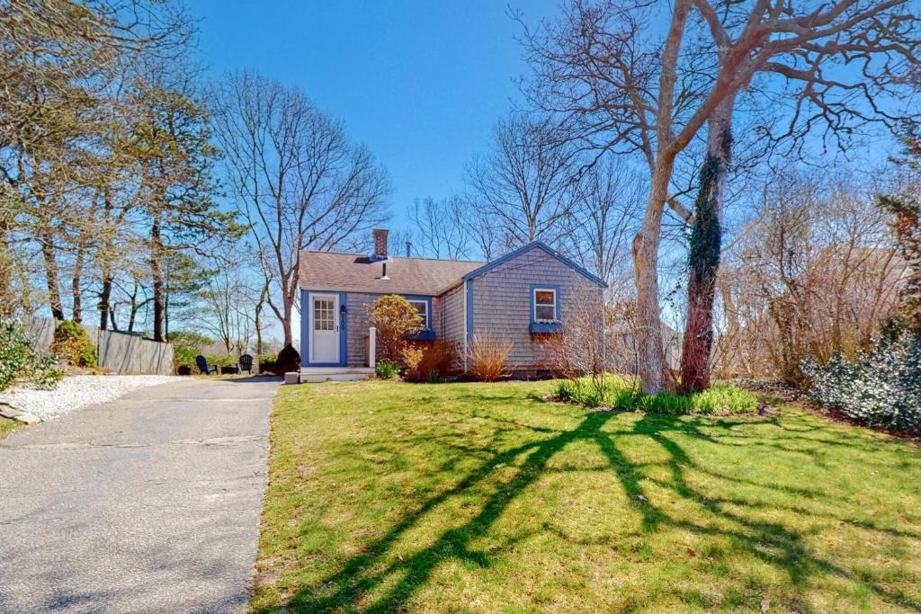 Cataumet House | Calm Waters