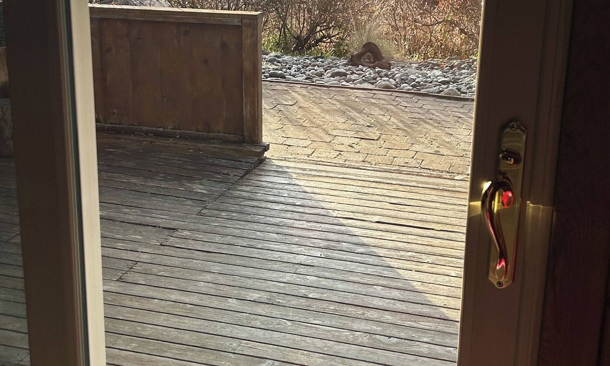 Camano Island Cabin | Camano Waterfront Beach Log Cabin