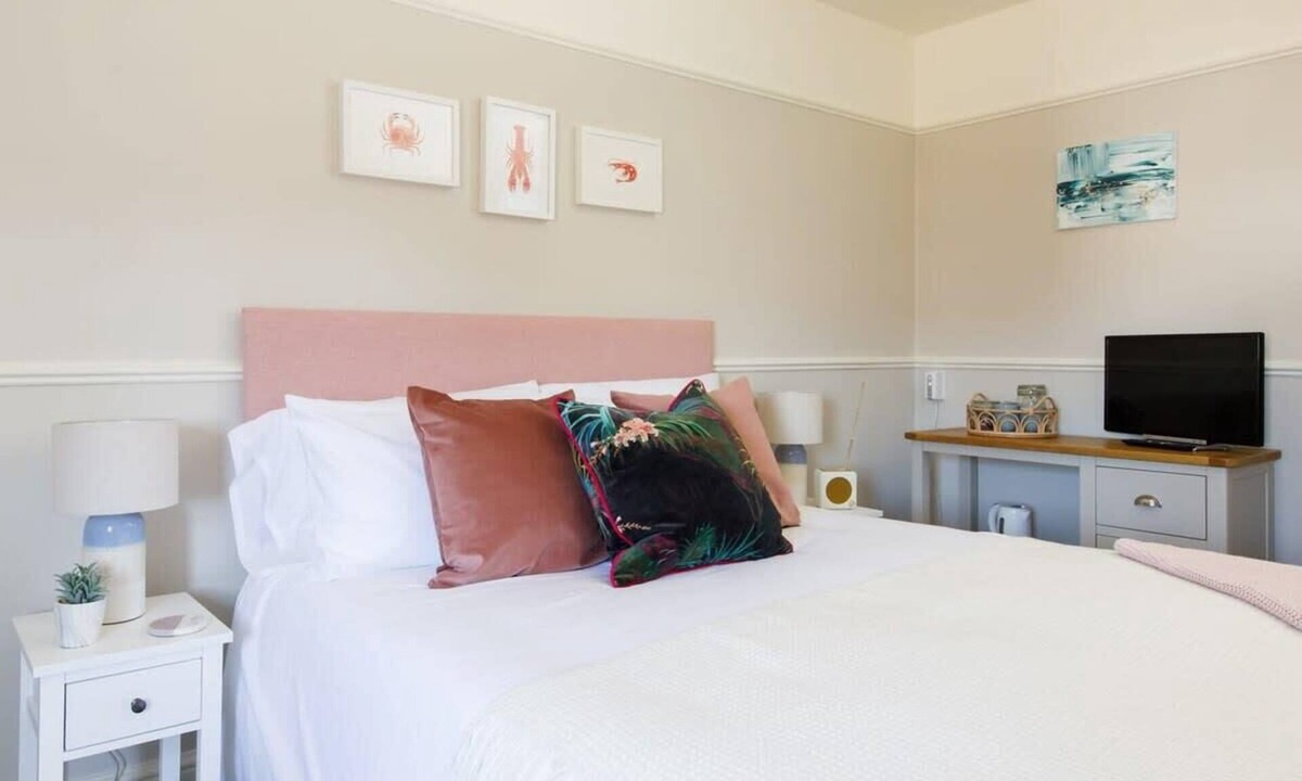 West Wittering House | Camber - King Room in Gastro Pub, West Wittering