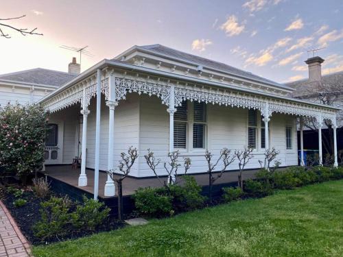 Camberwell House | Camberwell's Lyrical Vintage Abode