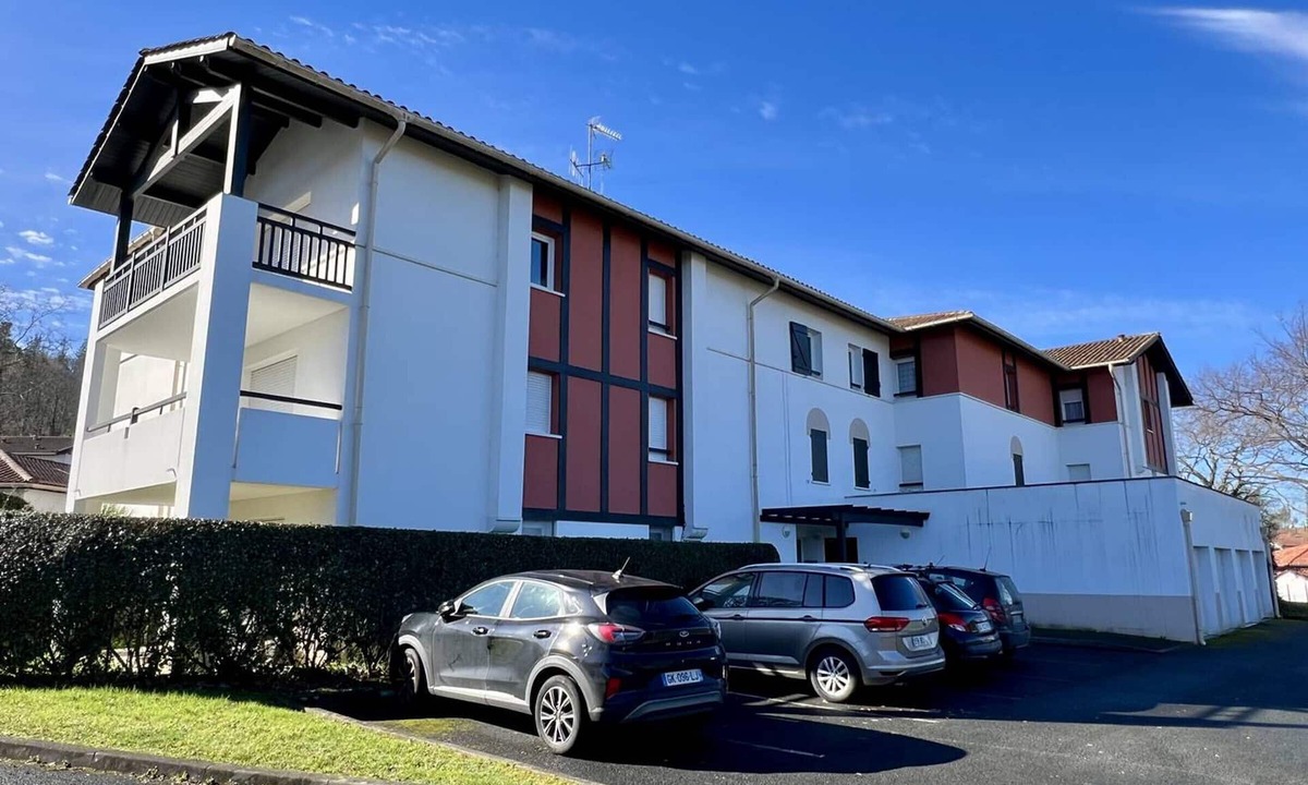 Cambo-les-Bains Apartment | Cambo: T2 for 2, Terrace & Internet