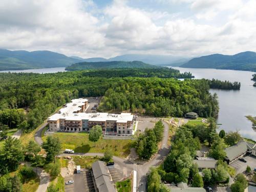 Lake Placid Hotel | Cambria Hotel Lake Placid - Lakeside Resort