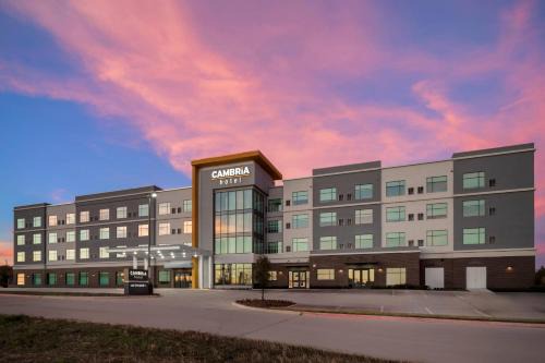 Roanoke Hotel | Cambria Hotel Northlake Conference Center - Roanoke
