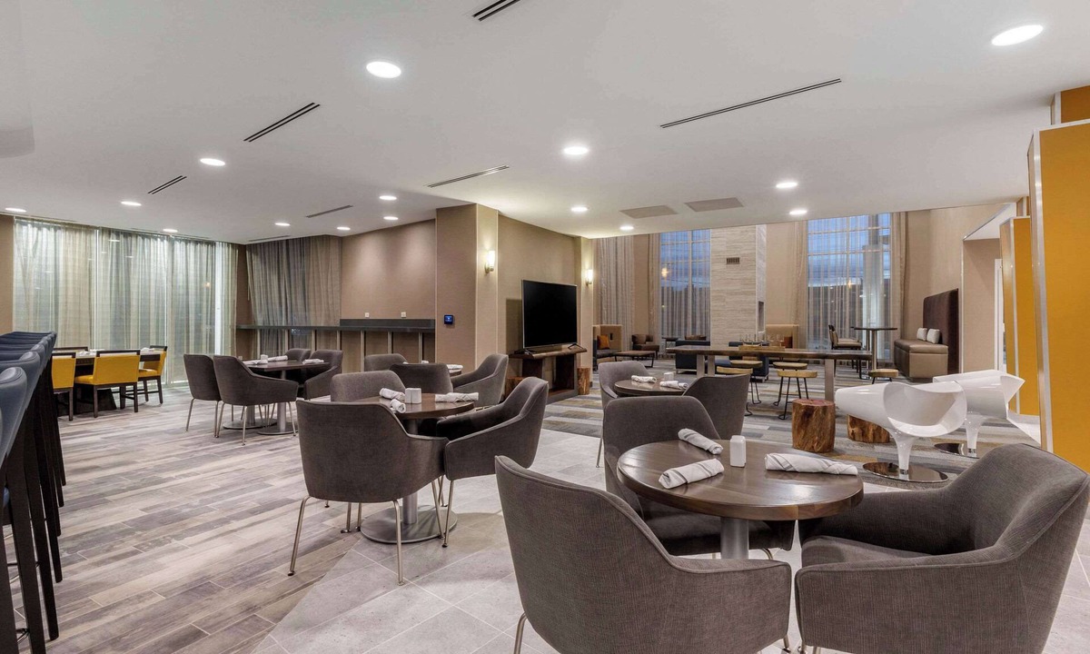 West Orange Hotel | Cambria Hotel West Orange