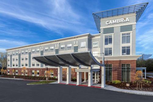West Orange Hotel | Cambria Hotel West Orange