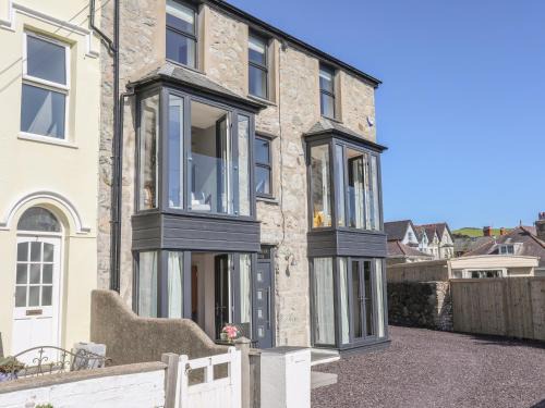 Criccieth House | Cambrian House