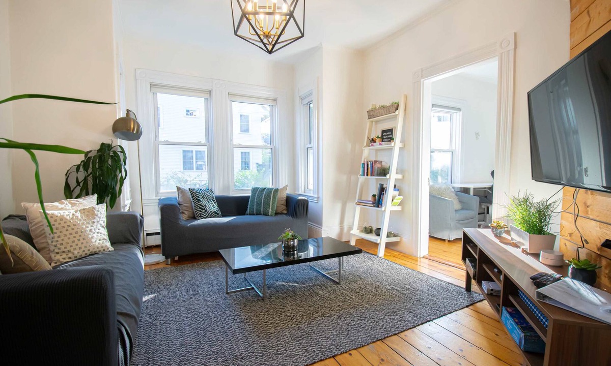 Neighborhood Nine Condo | Cambridge Base Steps to Porter Square