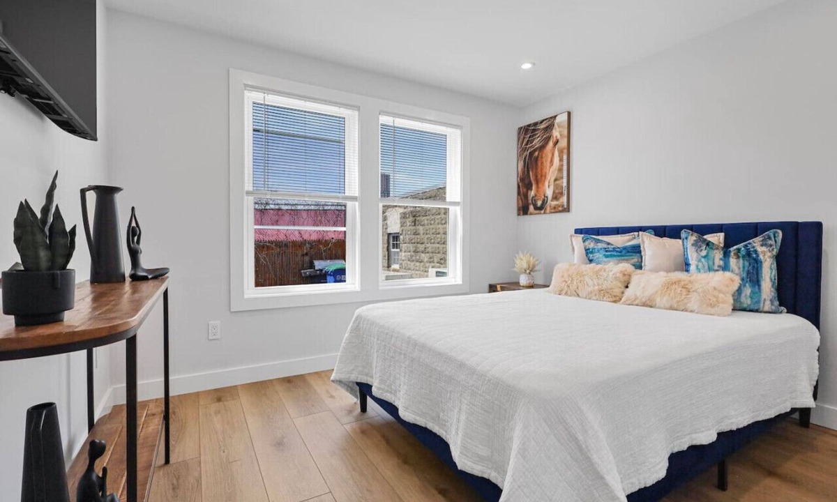 Ward Two Apartment | Cambridge/Boston 3BR2Bth Parking, W/D, Subway,A/C