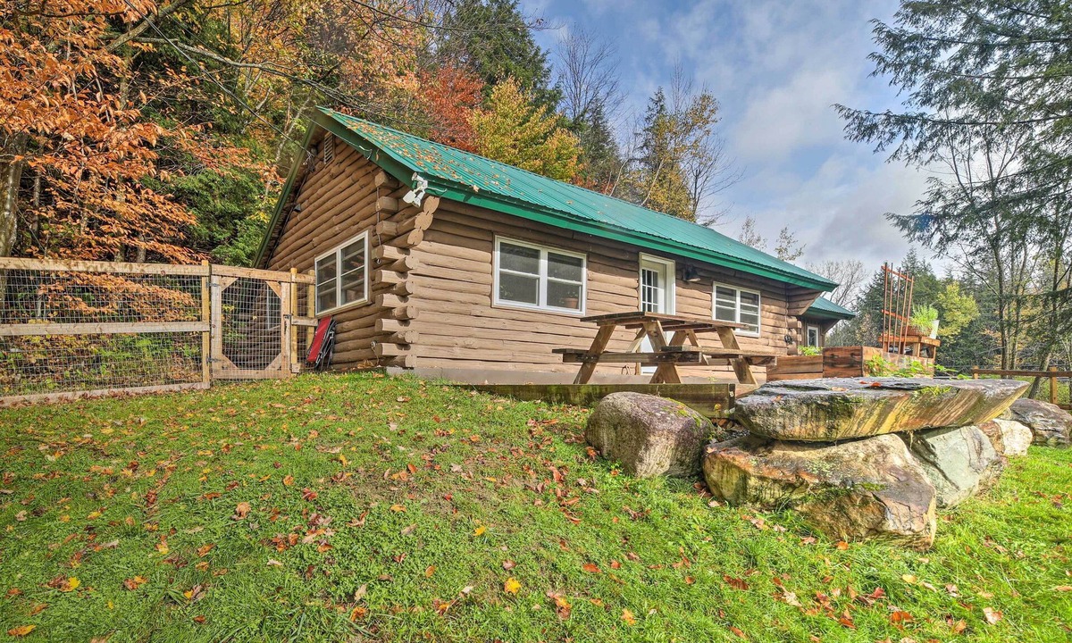 Jeffersonville Cabin | Cambridge Cabin < 2 Mi to Smugglers' Notch!