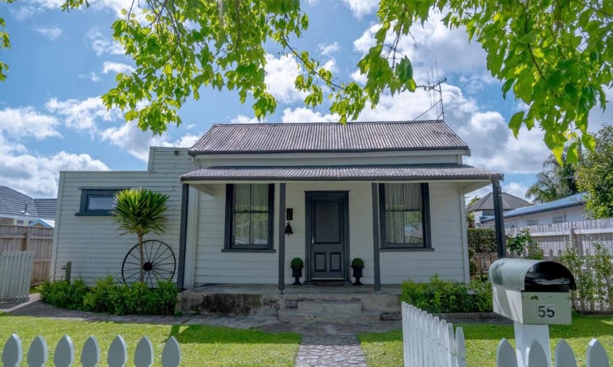 Rotoorangi Cottage | Cambridge Cottage