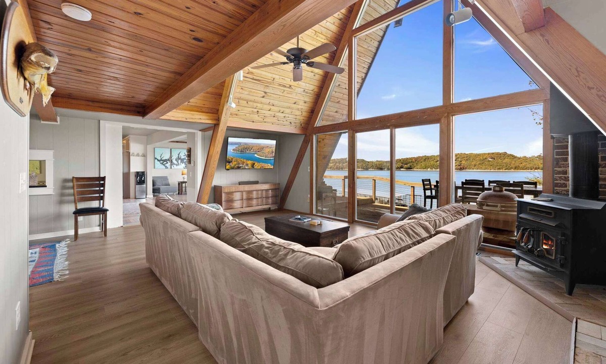Rogers House | Camel Rock-ON Beaver Lake-Sweeping Views-Sleeps 14