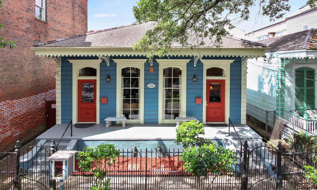 Faubourg Delassize House | Camelback Guest House