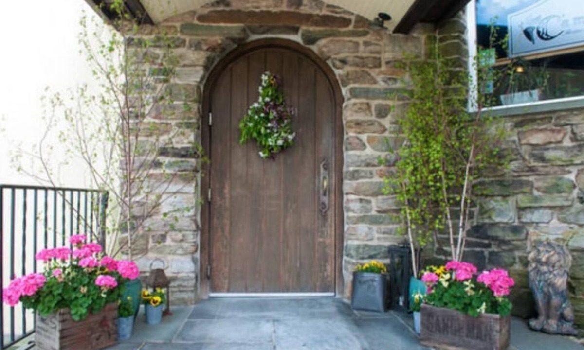 Clarks Summit Bed & Breakfast | Camelot Restaurant & Inn