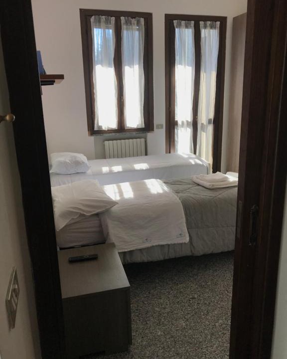 Cislago Apartment | Camera con bagno Mirjana