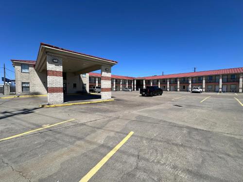 Victoria Hotel | Cameron inn and Suites