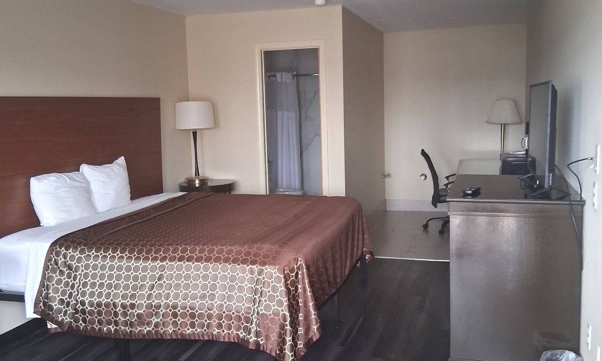 Victoria Hotel | Cameron Inn & suites