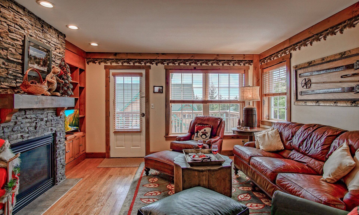 Edray House | Camp 4 # 11: 3 Bedrooms + Bonus Sleeping Den, 3.5 Baths: Slope Side