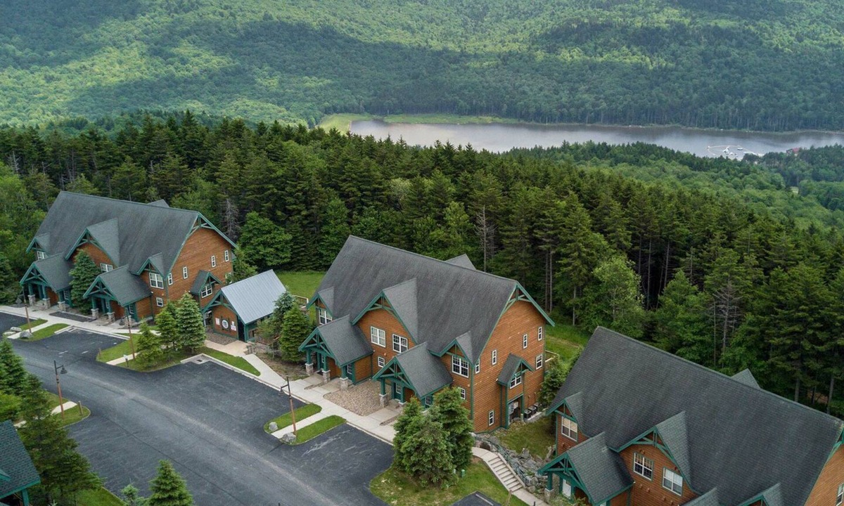Edray House | Camp 4 #2: 2 Bedrooms, 2.5 Baths: Slope Side, Gas Fireplace.