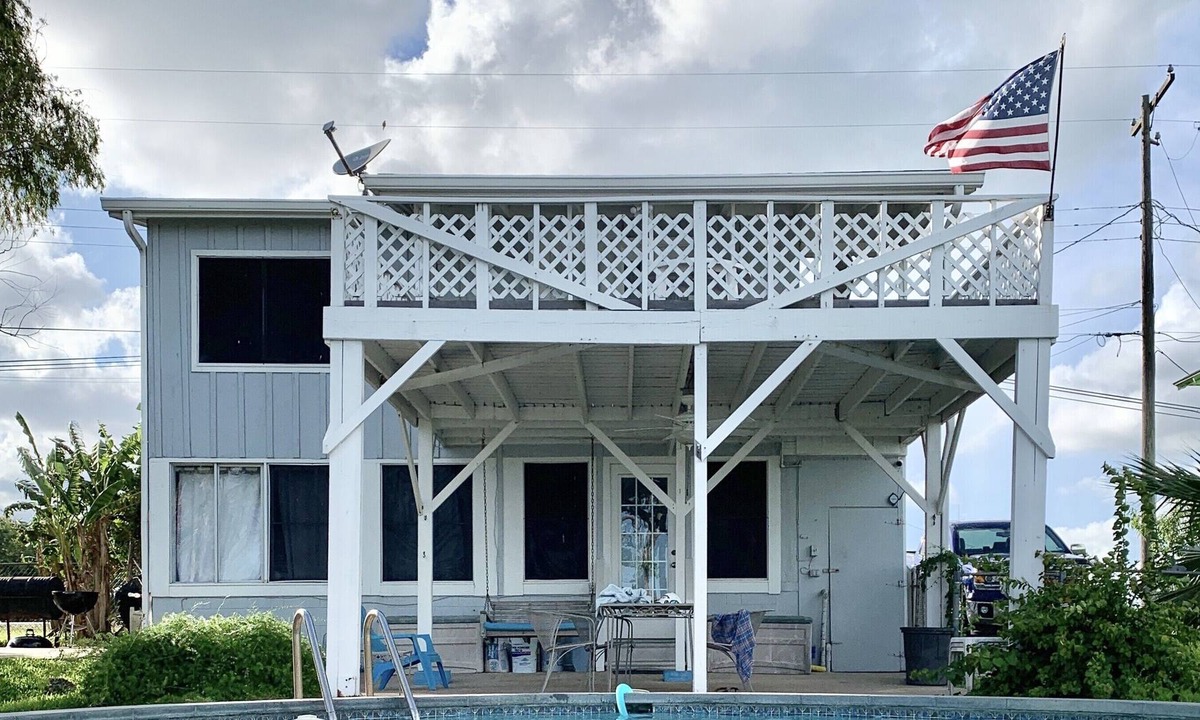 Palacios House | Camp Paw Paw: Relaxing, Sunning,,Heated Pool, Kayaking :Winter Texans Welcome