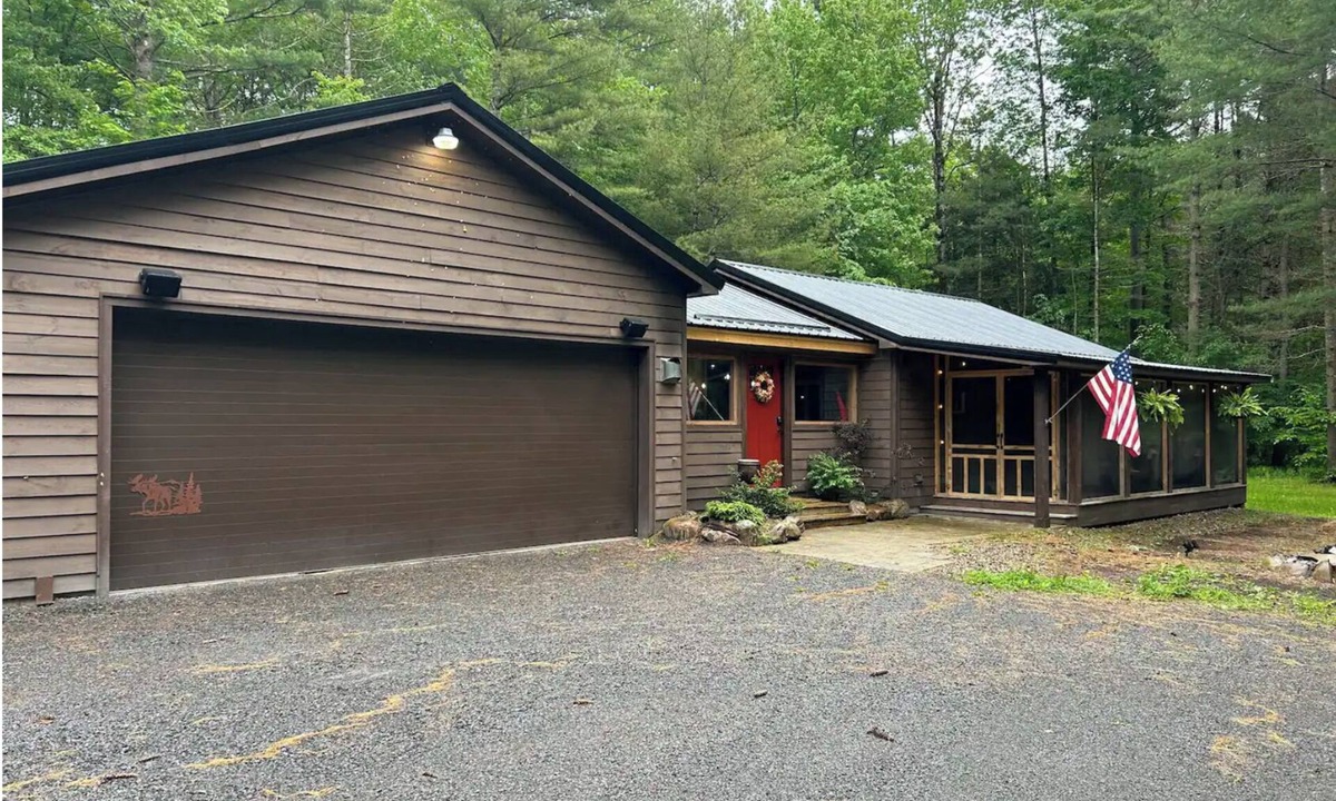 Brantingham House | Camp Pinecone in Brantingham