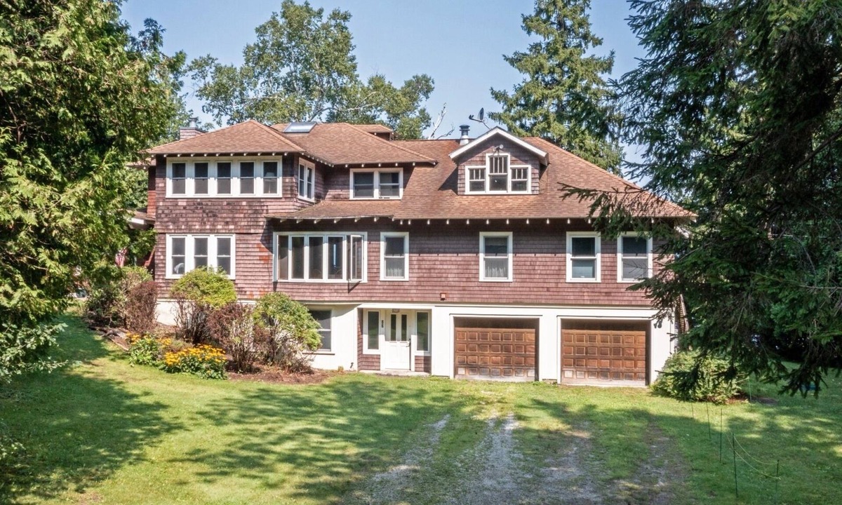 Shelburne Cottage | Camp Roosevelt 5 Bedroom Cottage by RedAwning