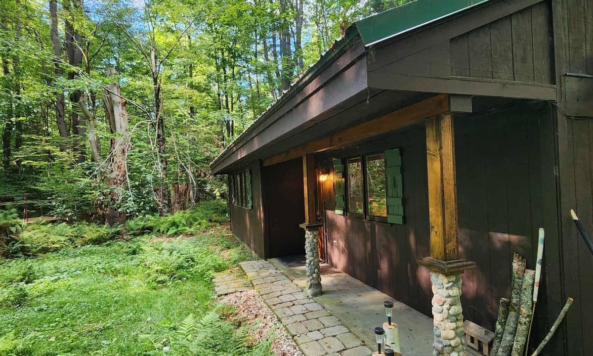 Town of Amboy Cabin | Camp Runamuck Cabin