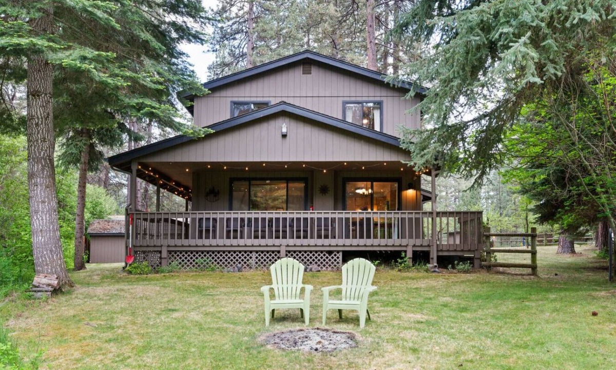 Camp Sherman House | Camp Sherman Riverfront Getaway