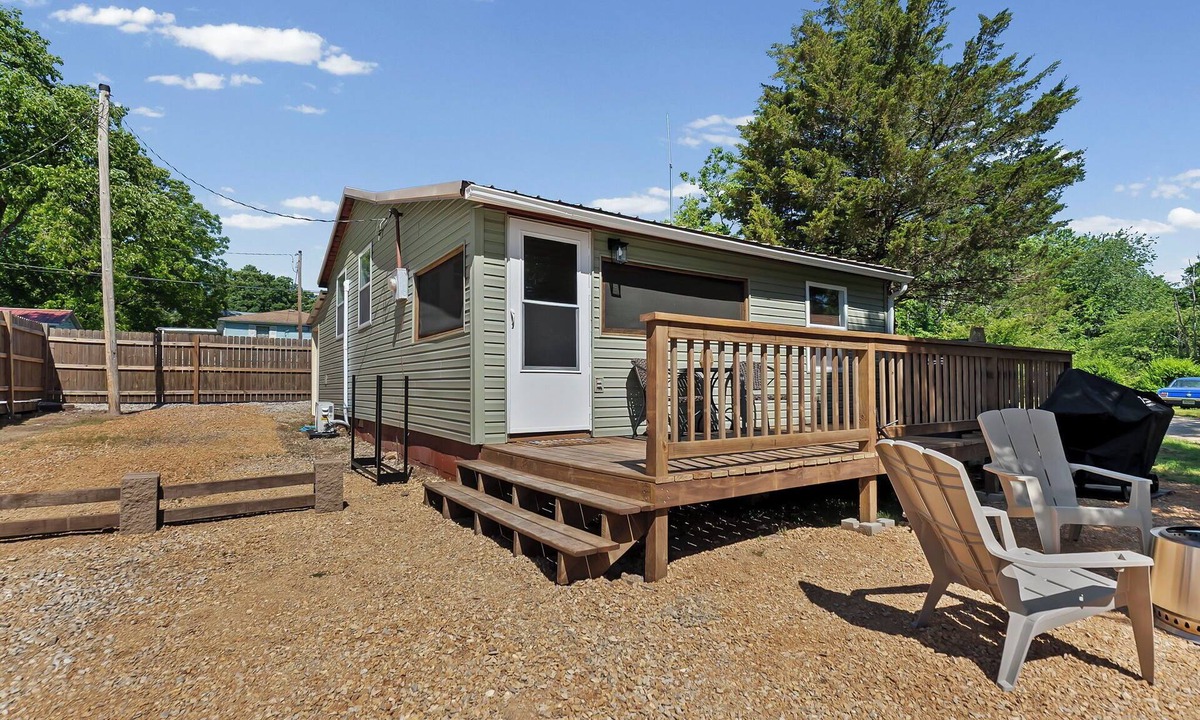Wappapello House | Camp Tadpole - Walk to Beach + Hot Tub