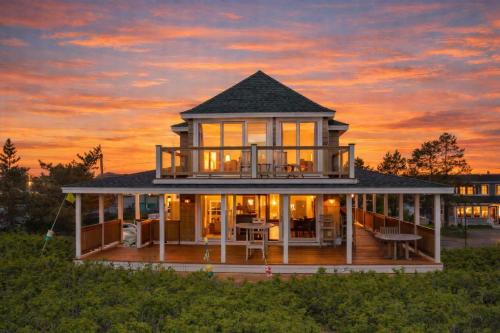Newbury House | Camp46 Luxury Oceanfront Plum Island Cottage