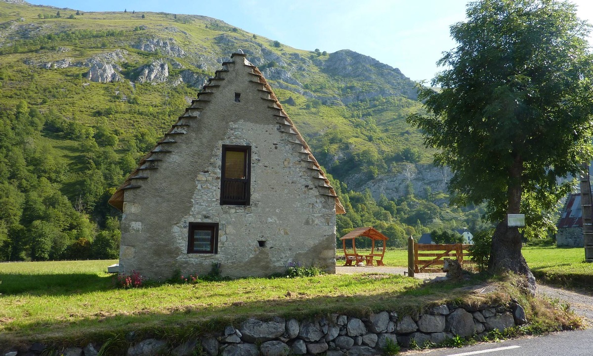 Campan Ski Chalet | CAMPAN Authentic thatched barn, completely renovated, very comfortable