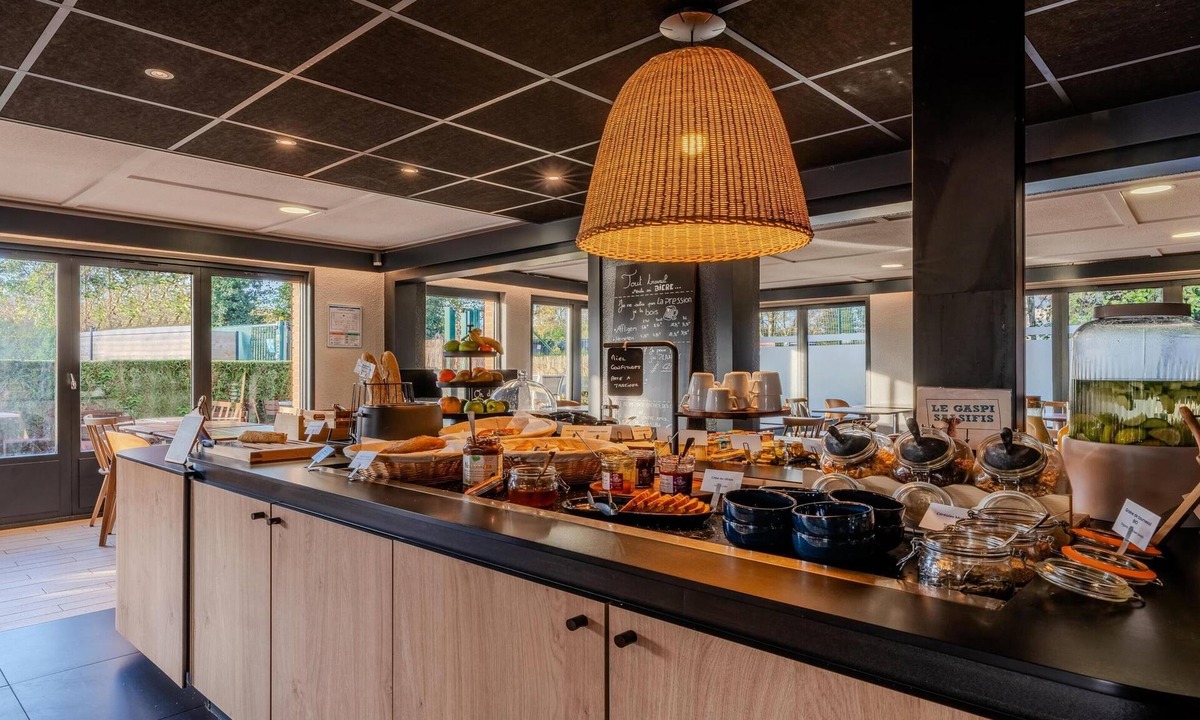 Epone Hotel | Campanile NATURE - Epône