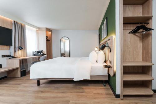 La Demi - Lune Hotel | Campanile PRIME - Lyon Ouest Tassin