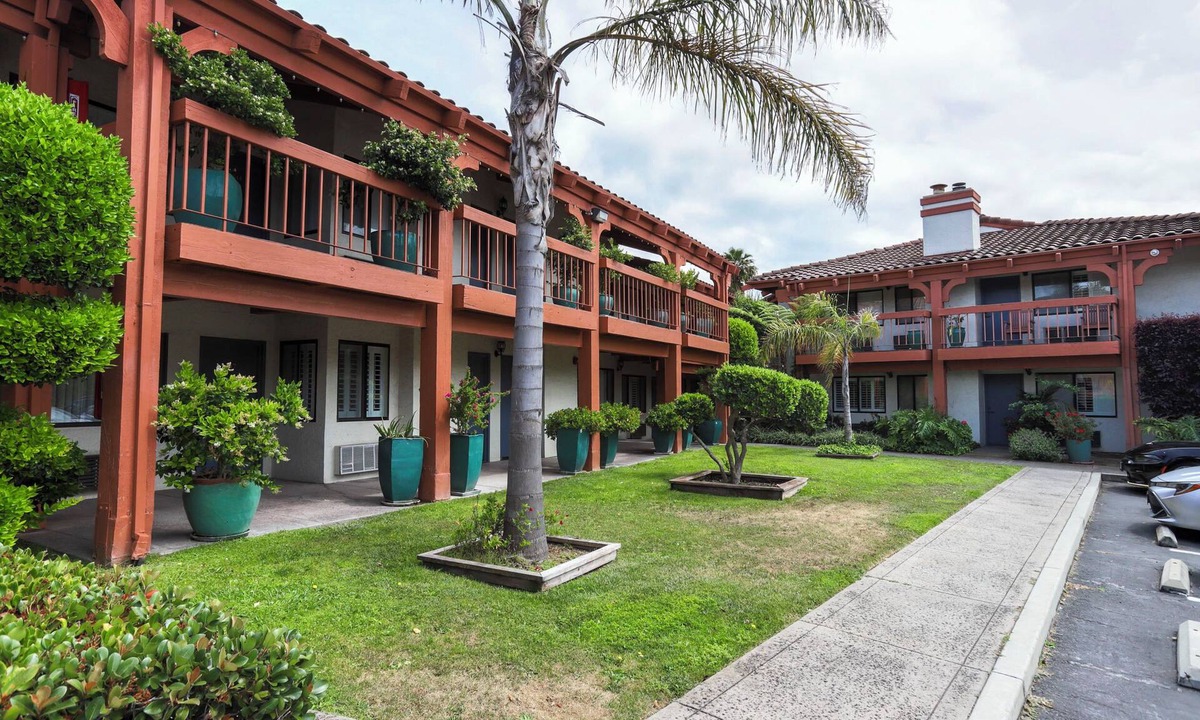 Campbell Hotel | Campbell Inn