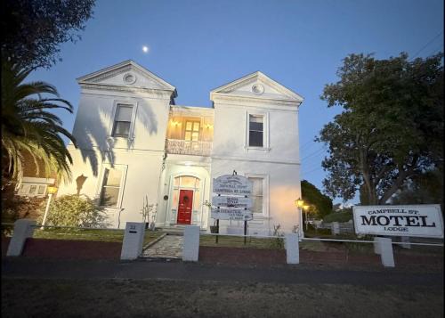 Castlemaine Hotel | Campbell st Lodge