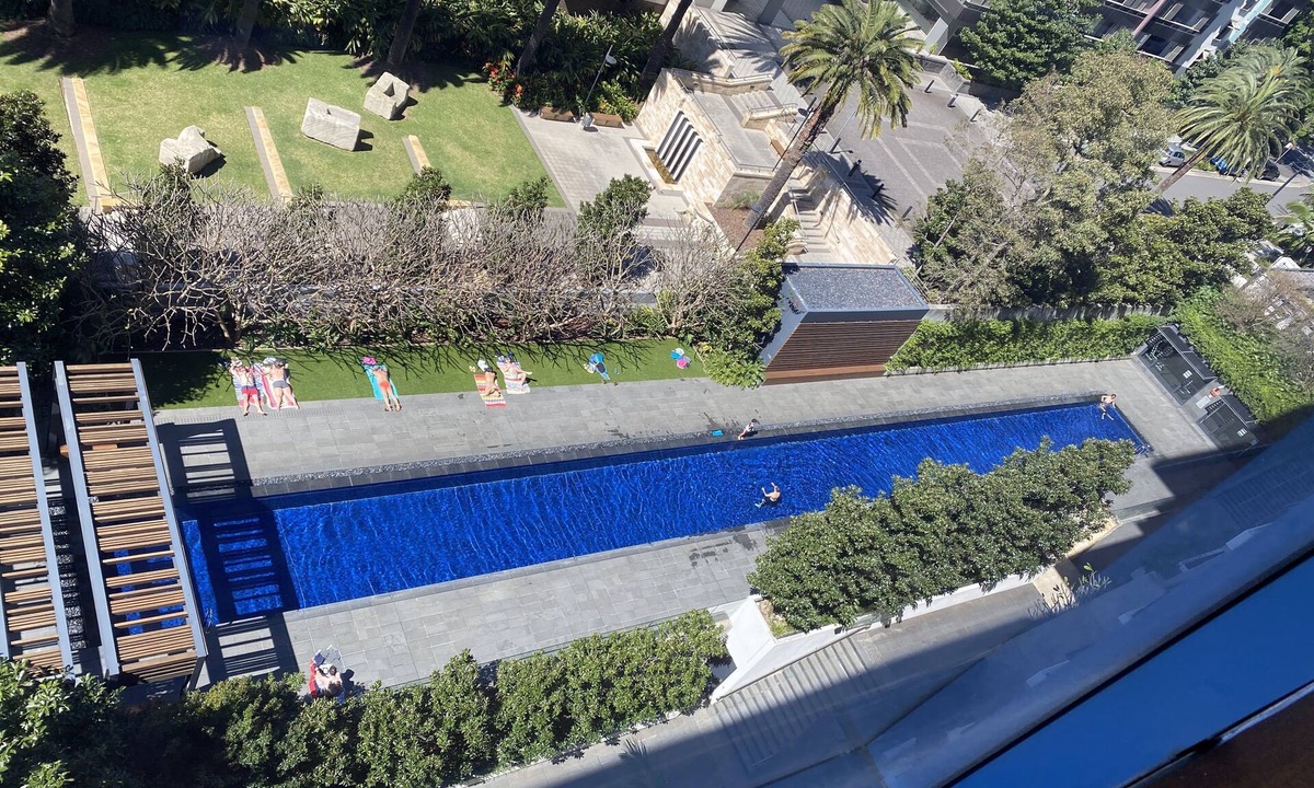 Camperdown Apartment | Camperdown 2 bed, 2 bath, pools & gyms, cafes, shops, transport, parking