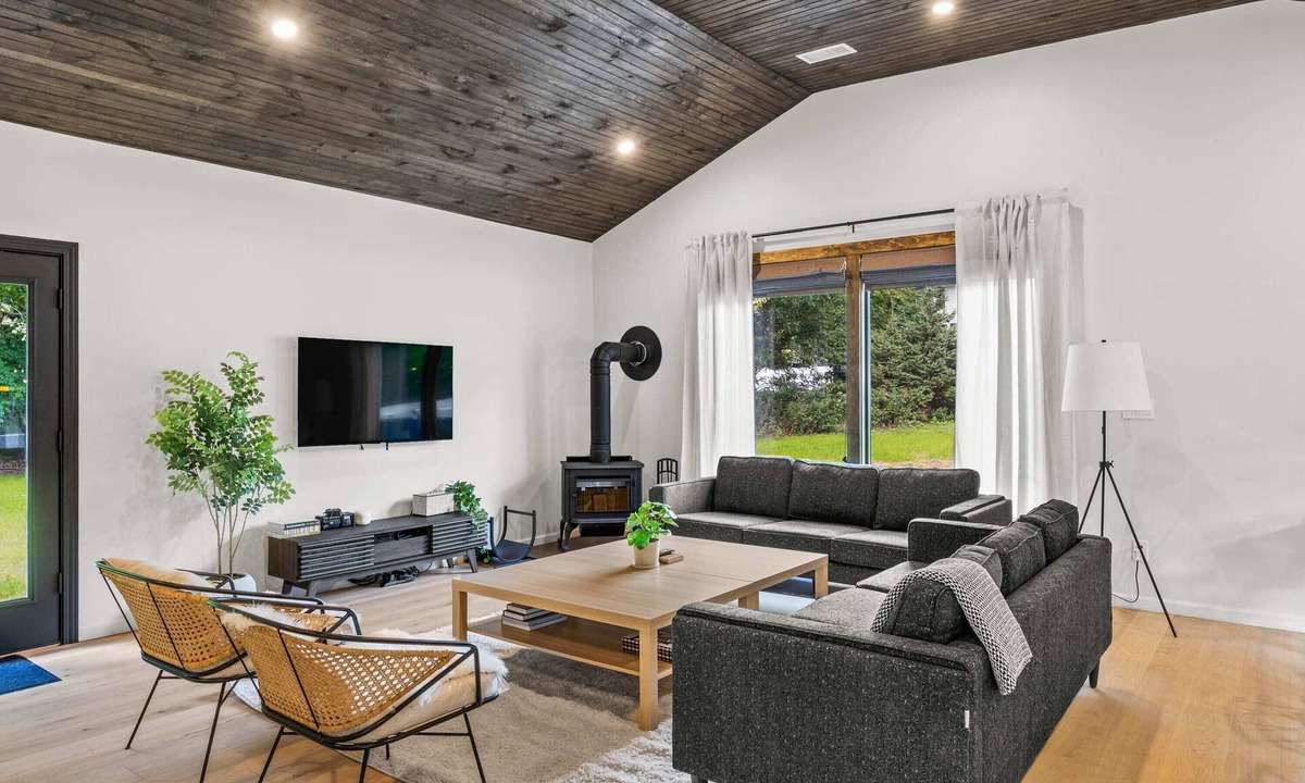 Palenville House | Campfire Bungalow - Kid Friendly