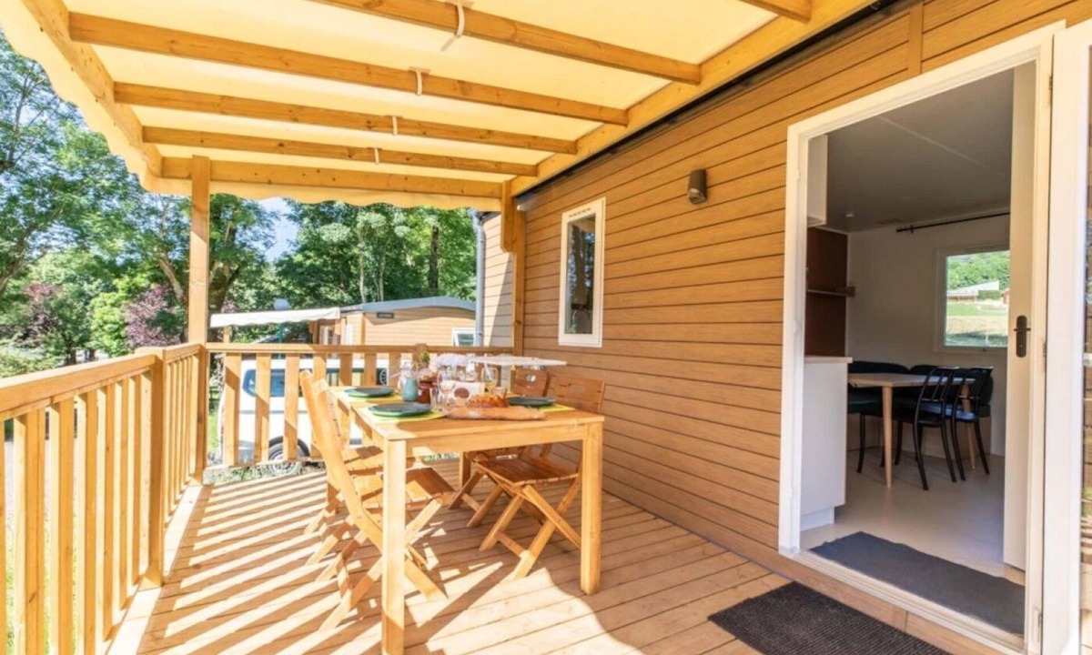 Saint-Bonnet-pres-Orcival House | Camping 3 étoiles - ccbgbfa