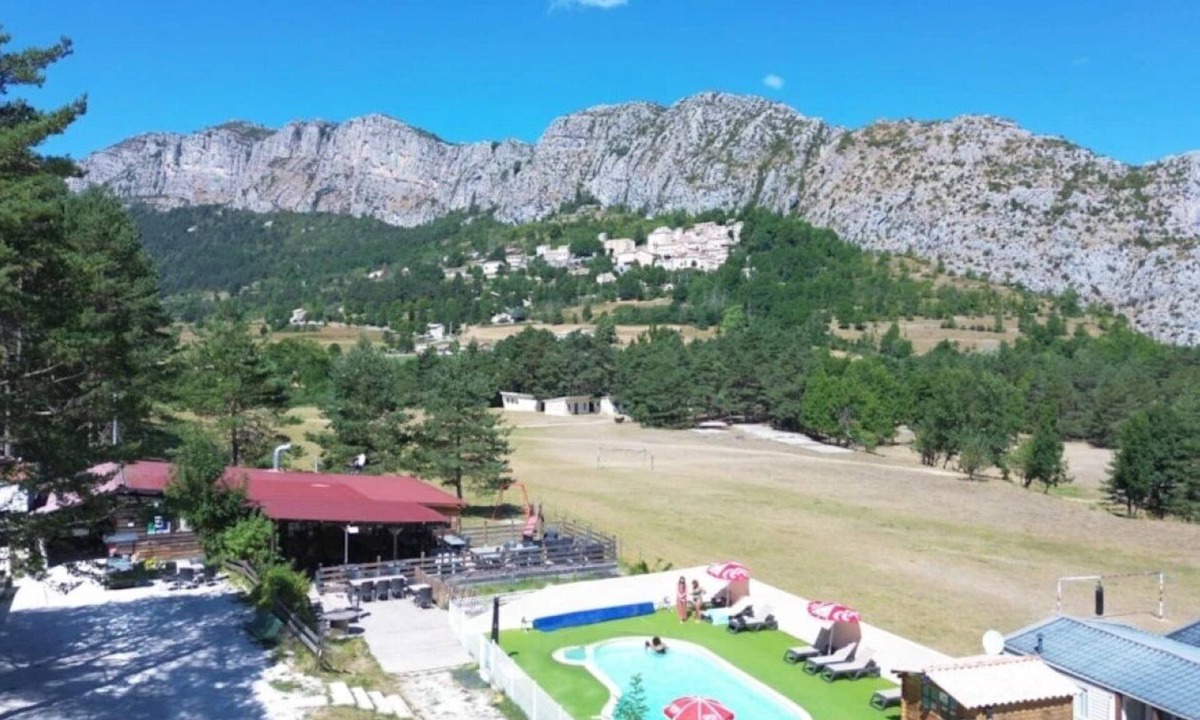 Saint-Auban House | Camping 2 étoiles - Piscine - ccbgdcb