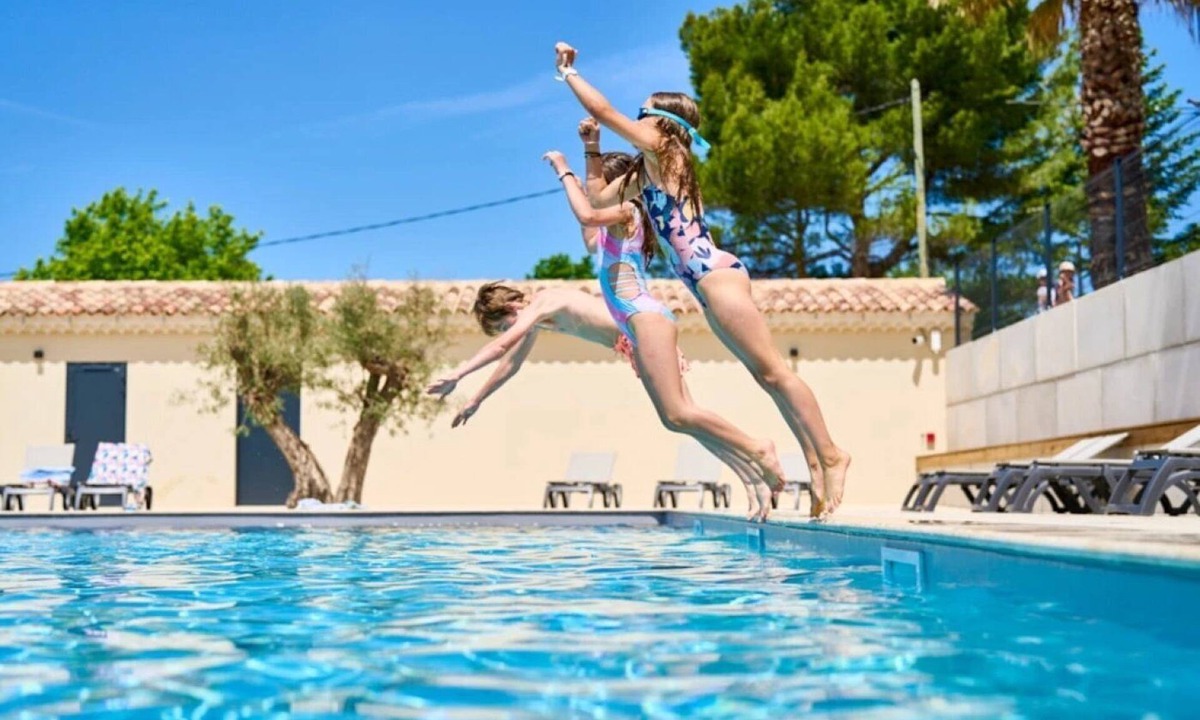Malemort-du-Comtat House | Camping 3 étoiles - Piscine - efaeha