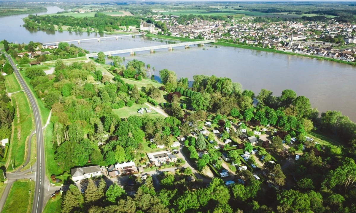 Saint-Pere-sur-Loire House | Camping 3 étoiles - Piscine - ccbeeib