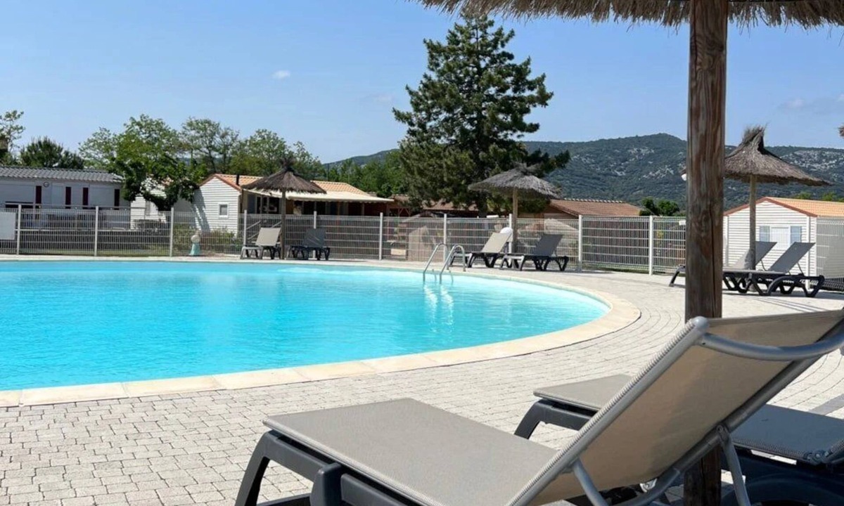 Saint-Remeze House | Camping 3 étoiles - Piscine - ccaideb