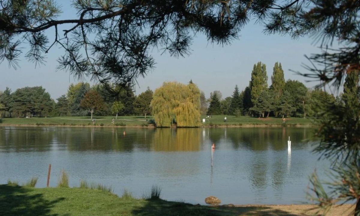 Chateauroux House | Camping 3 étoiles - Piscine - eeedhe