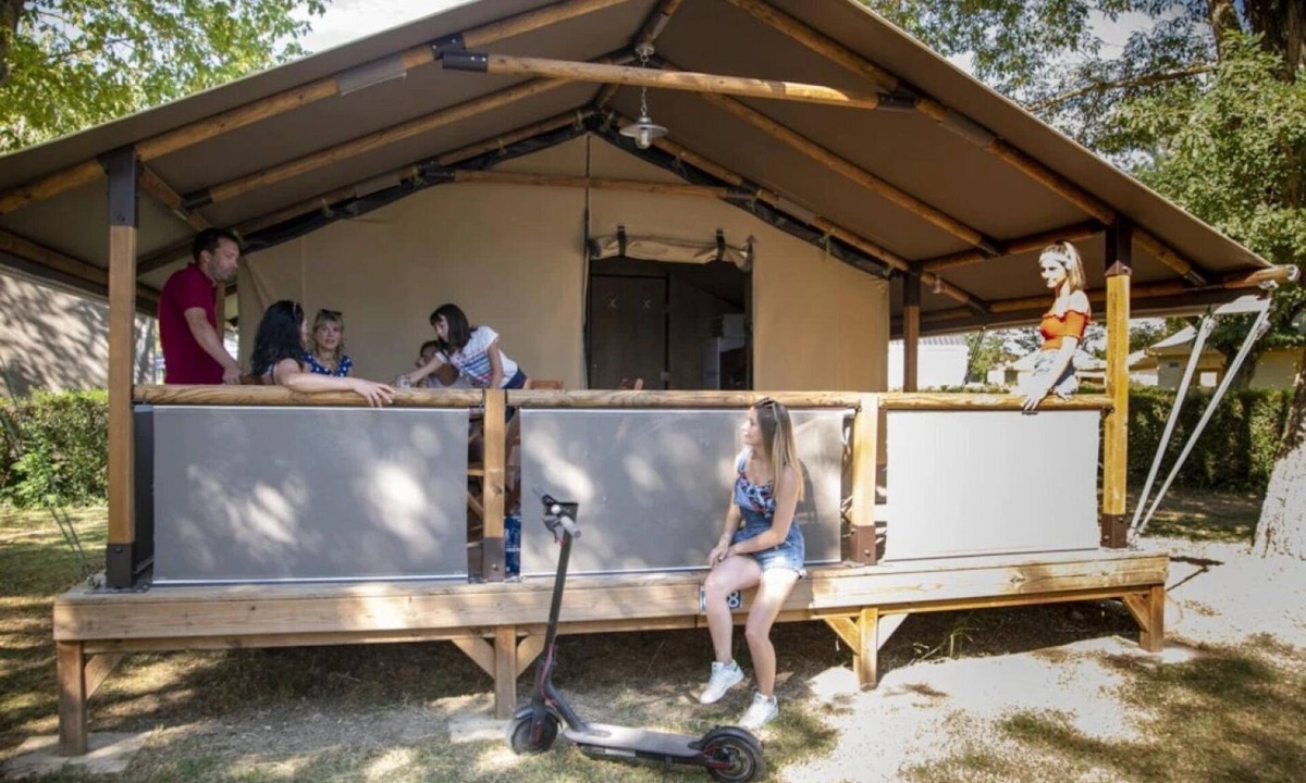 Hauterives House | Camping 3 étoiles - Piscine - ccbbigg