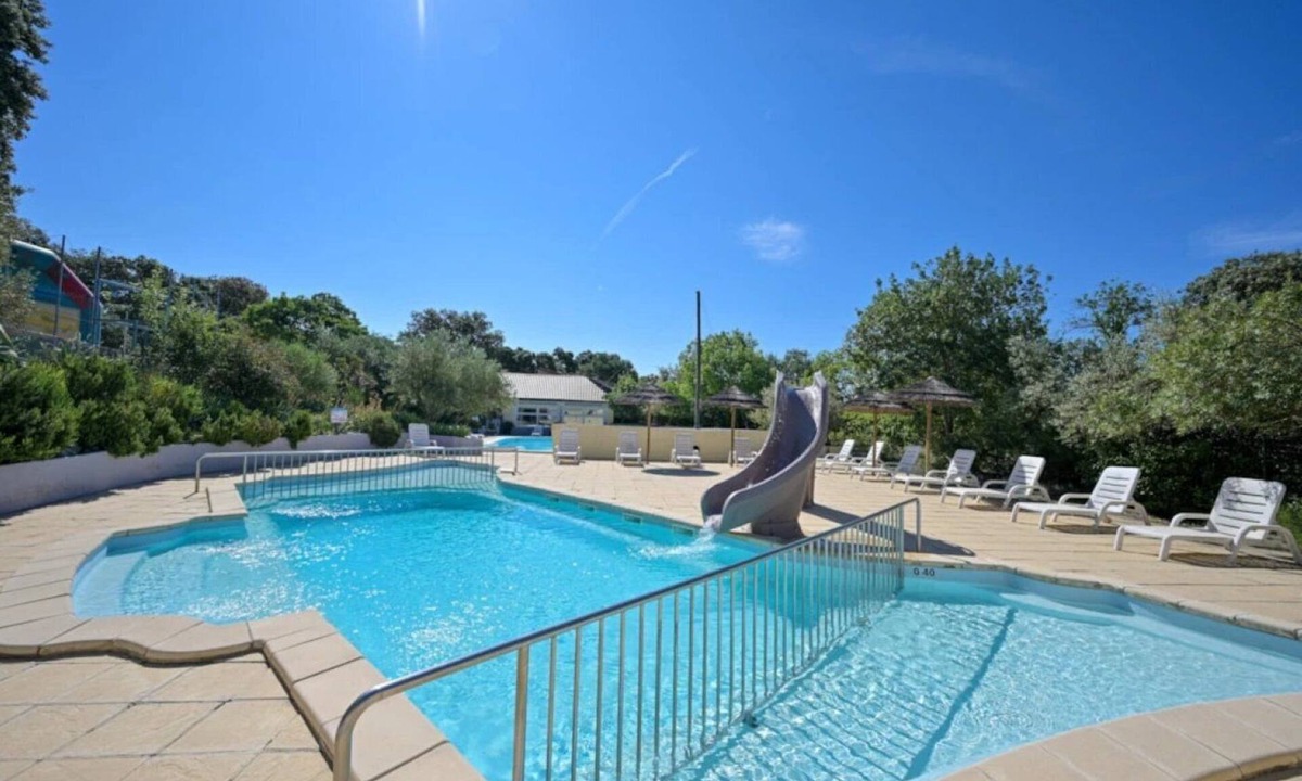 Castries House | Camping 3 étoiles - Piscine - ccbbh00